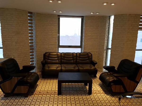 Tiger Vip Yönetici Makam ve 2 Adet Tekli Misafir Koltuklu Takım