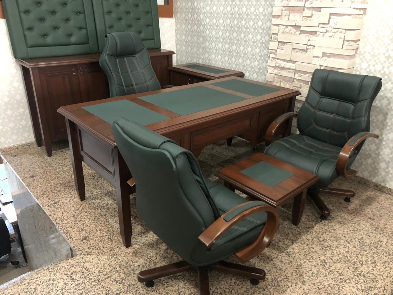 AB İtalyan Yönetici MDF 4 Adet Misafir Koltuklu Ofis Makam Takımı